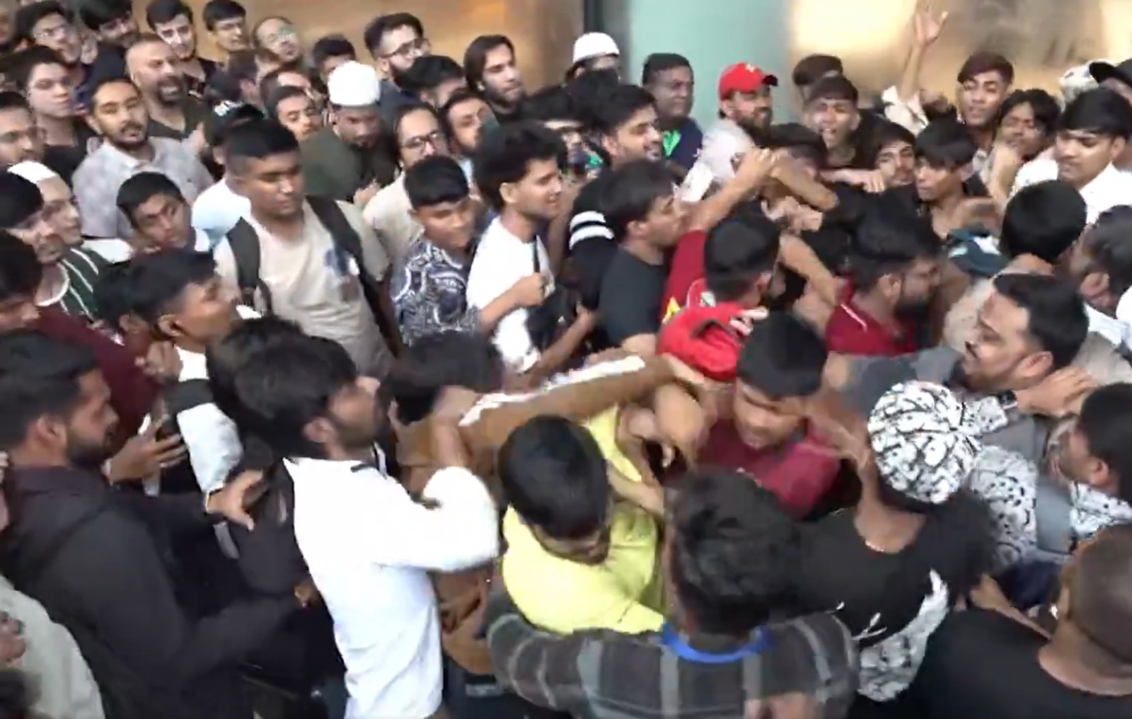 WATCH: Crowd mismanagement sparks scuffle at iPhone 17 launch in Mumbai