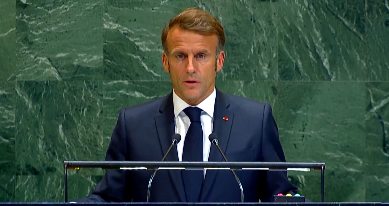 WATCH: French President Macron stopped in NYC gridlock as Trump motorcade freezes traffic