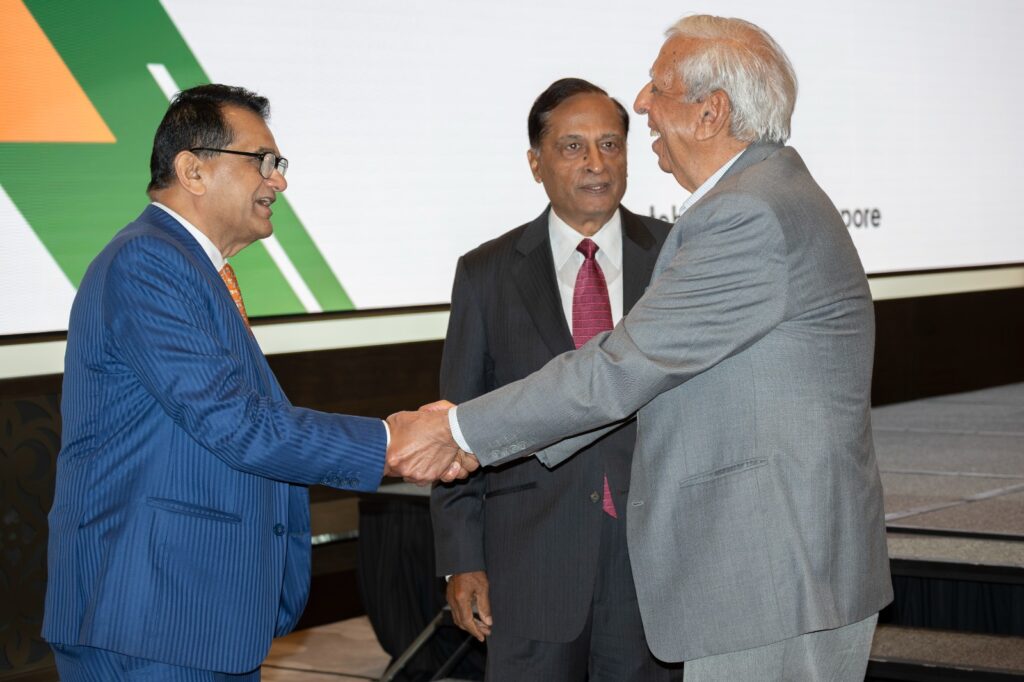 Guest speaker Amitabh Kant shakes hands with event host Sat Pal Khattar, who received the Padma Shri award from the Government of India in 2011 for his efforts in promoting India-Singapore relations
