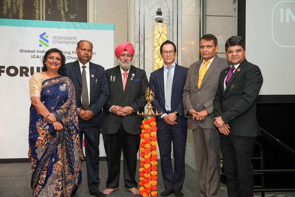Anuradha Shroff, Dr Anuj Goyal, Charanjot Singh Nanda, James Lye, Suresh Prabhu and Sanjay Gattani. Photo courtesy: V John 