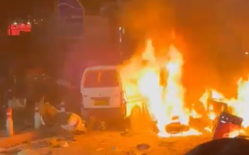 Delhi Police asks private hospitals for foreign-educated doctors’ records as NIA expands Red Fort blast terror investigation.
