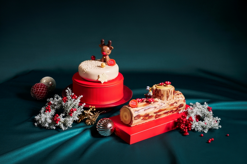 Cake and Yule Log. Photo courtesy: Raffles Hotel Singapore