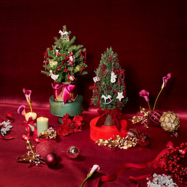 Festive floral arrangements from Floral Boutique. Photo courtesy: Raffles Hotel Singapore