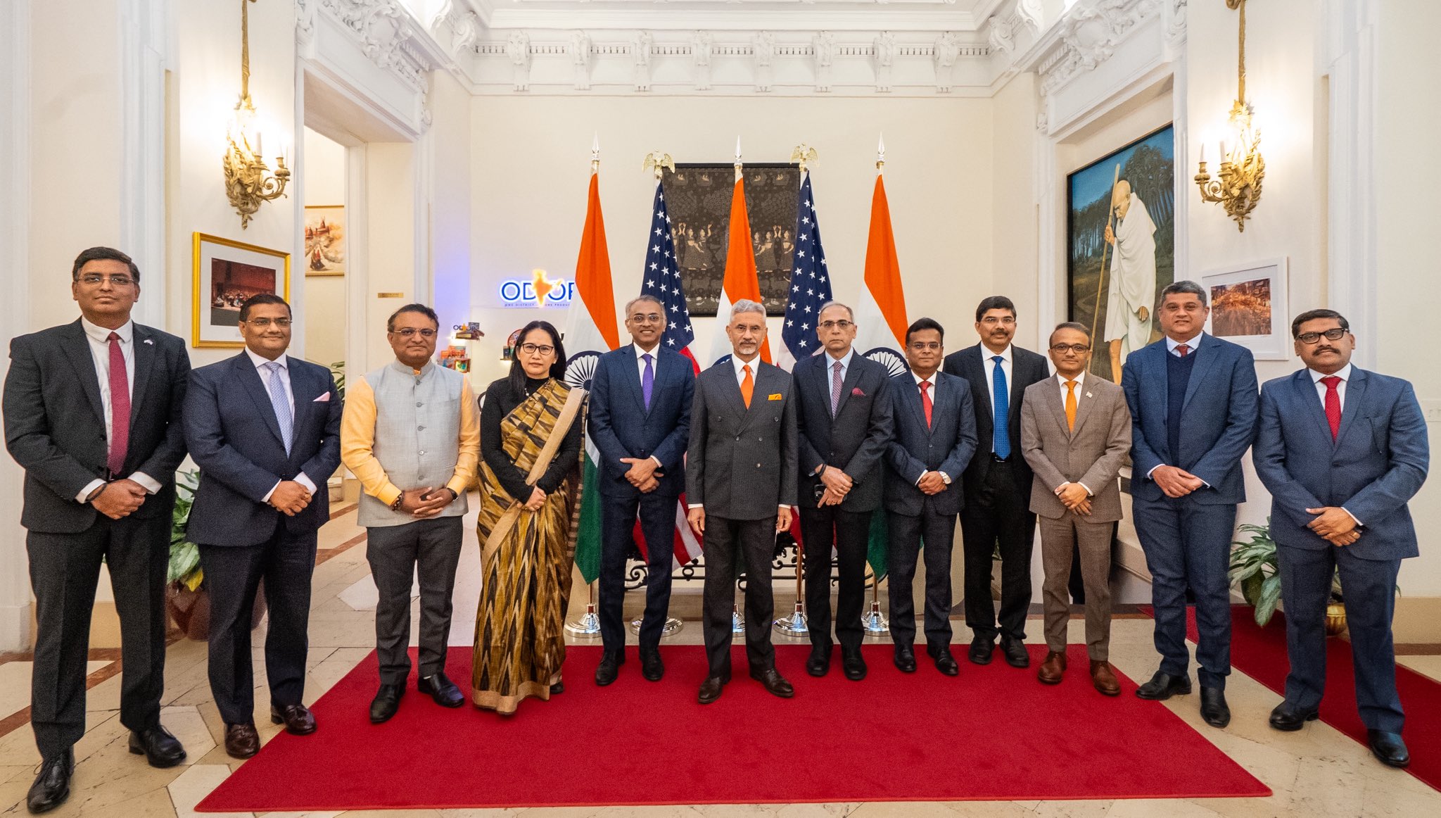 Jaishankar poses with Consuls General in US
