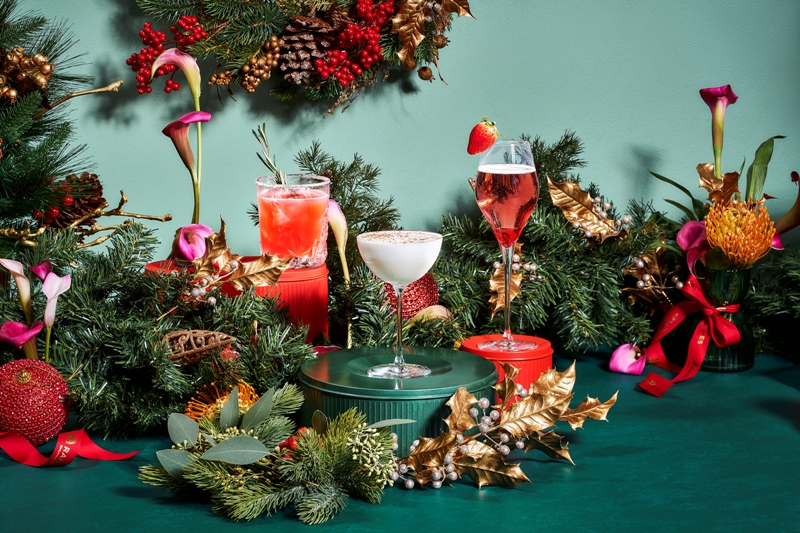 Festive Tipples, Snowflakes, Santa Fe and Carol Royale from Raffles Courtyard. Photo courtesy: Raffles Hotel Singapore