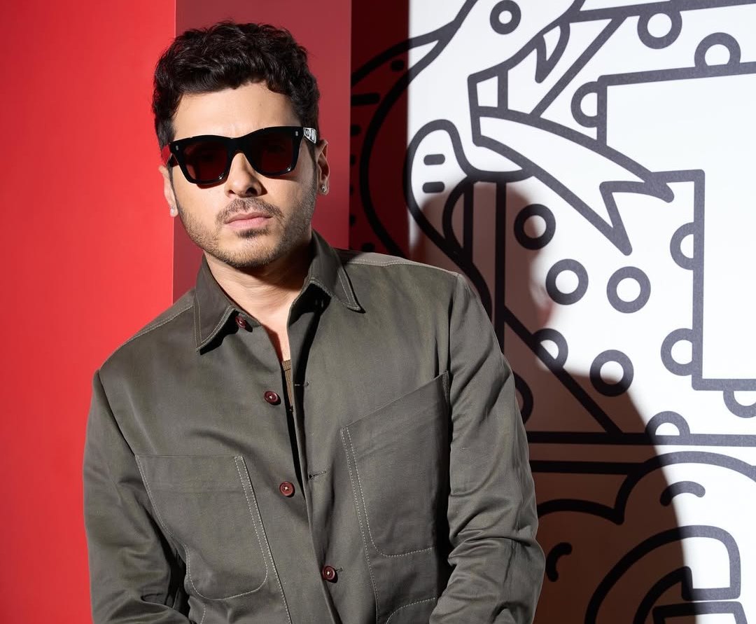 Actor Divyenndu posing for a photograph.