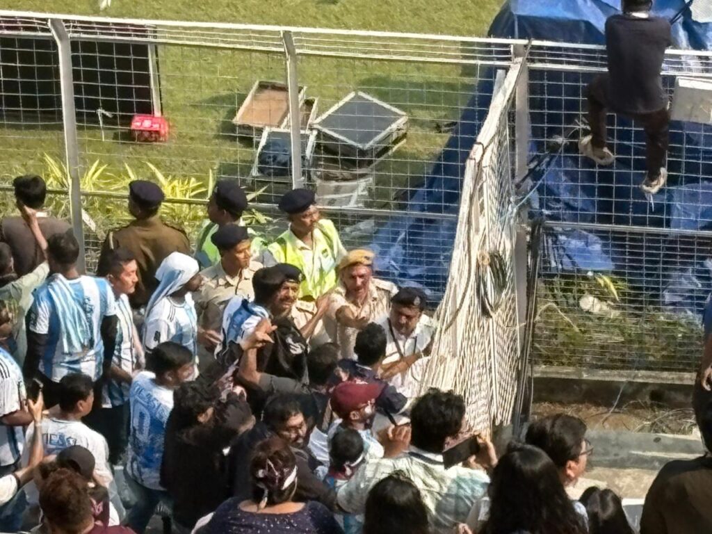 Law enforcement officials had to step in to control the angry crowd. A person can also be seen trying to climb the guardrail.